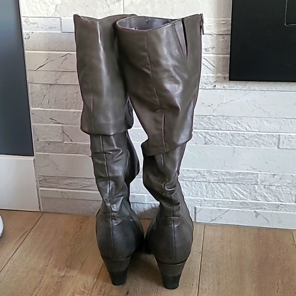 Women's size 11 grey leather knee high boots - Picture 3 of 4